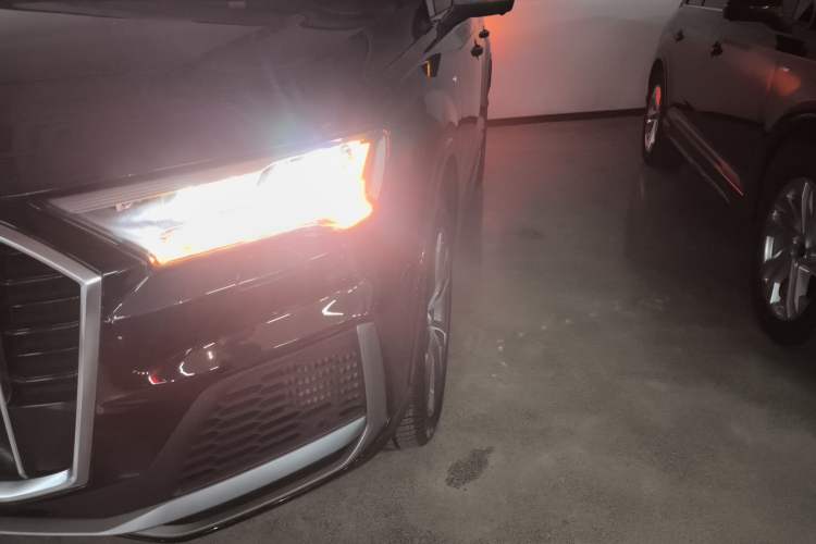 Used Audi Q7 2022 55 TFSI quattro S line Sport model
