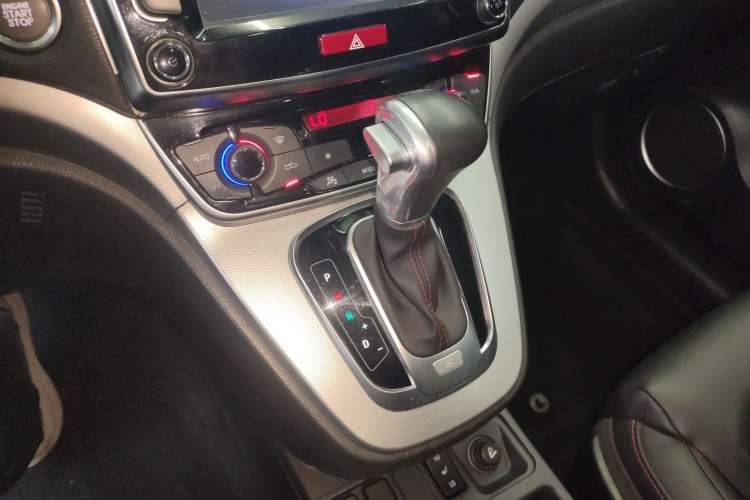 Used Haval H6 2015 Sport Edition 1.5T Automatic Two-Wheel Drive Luxury Model Gear Lever