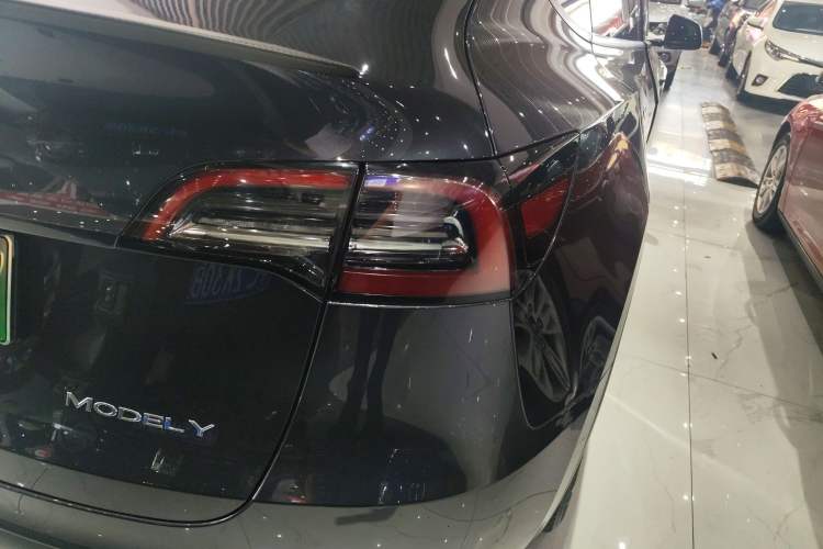 Used Tesla Model Y 2024 Long-Range All-Wheel-Drive Version Exterior 3