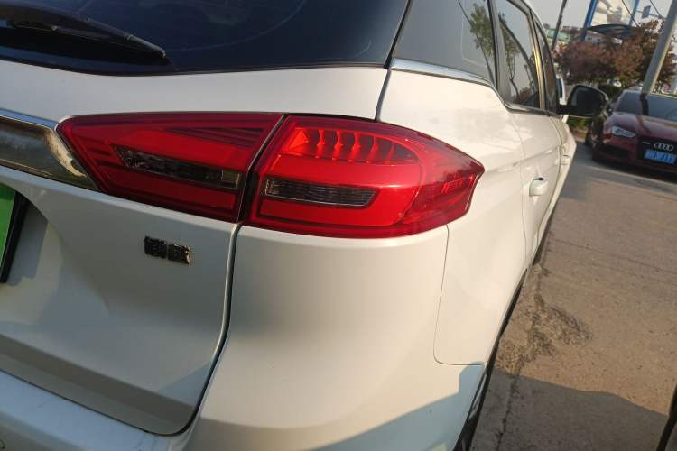 Used Geely Auto Emgrand X7 Sport 2016 2.0L Manual ZhiShang Version Right Rear Taillight