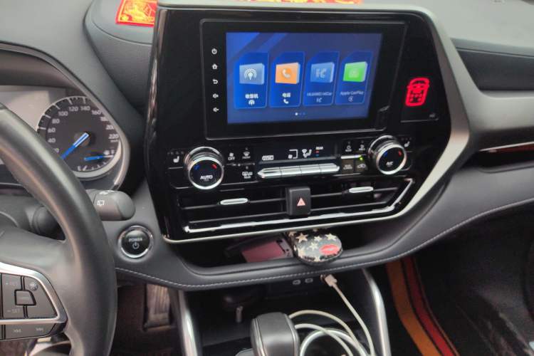 Used Toyota Highlander 2023 2.5L Smart Electric Hybrid Dual-Motor All-Wheel-Drive Luxury 7-Seater Audio And AC Panel