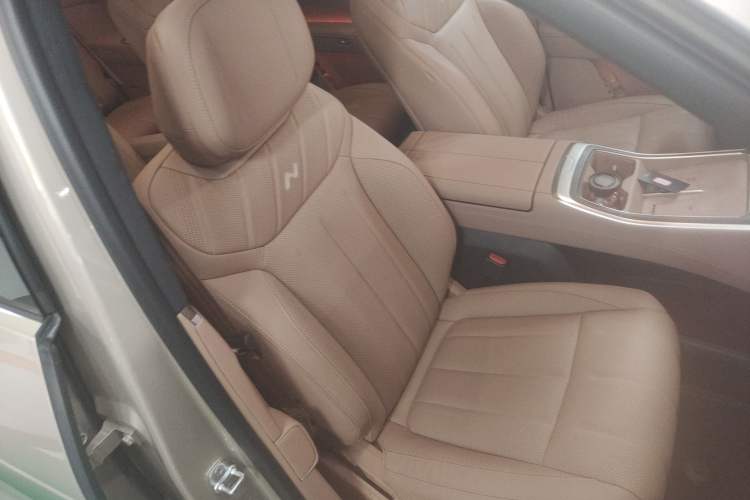 Used ONVO Luxeed L90 2025 Model—Pro Six-Seater Version Right Front Seat