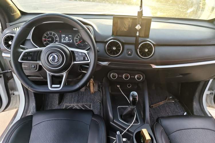 Used Dongfeng Fengon 500 2022 1.5L Manual Enjoyment Model Center Console