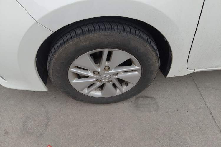 Used Toyota Corolla 2014 1.6L CVT GL Left Front Wheel Hub
