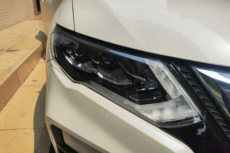 Used Nissan X-Trail 2023 Classic 2.0L Two-Wheel Drive Smart Connect Premium Edition Right Front Headlight