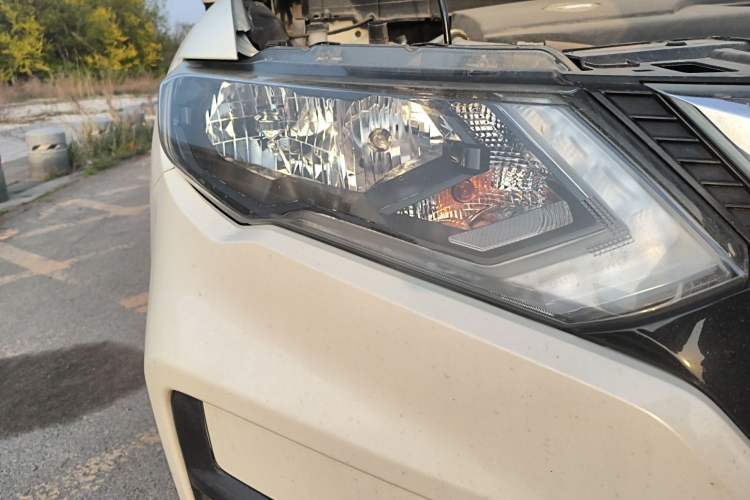 Used Nissan X-Trail 2017 2.0L CVT Comfort Edition 2WD Right Front Headlight