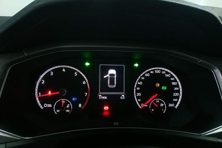 Used Volkswagen T-ROC 2019 280TSI DSG Two-Wheel Drive Advanced Version China VI Standard Instrument Cluster