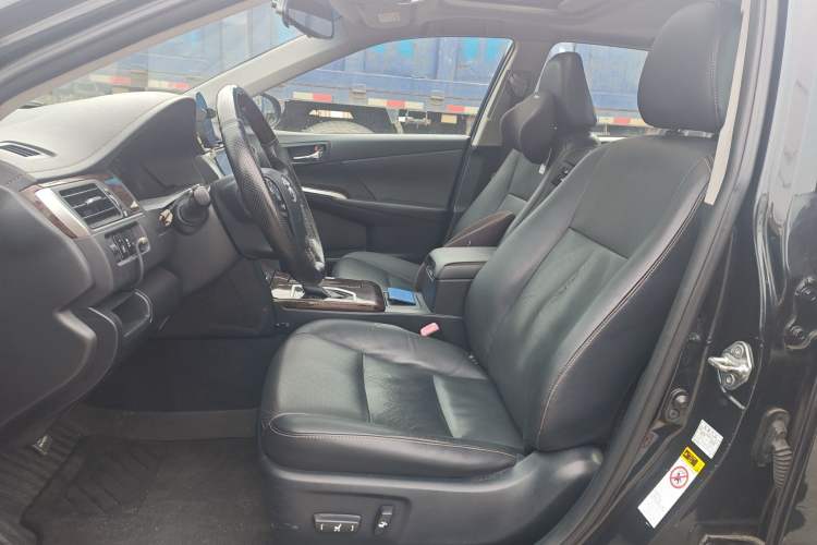 Used Toyota Camry 2016 2.0G 10th Anniversary Leading Edition
