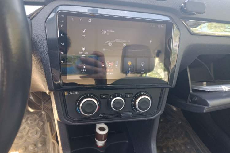 Used Volkswagen Jetta 2017 1.4L Manual Fashion Edition Audio And AC Panel