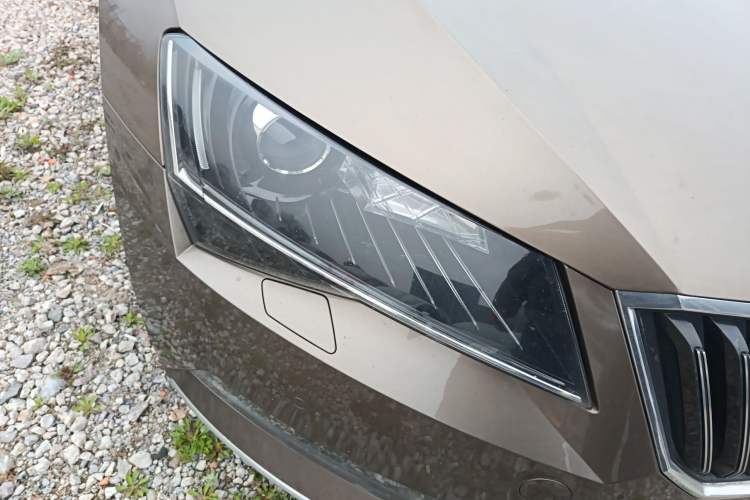 Used Skoda Superb 2018 TSI330 DSG Luxury Edition China V Standard Right Front Headlight