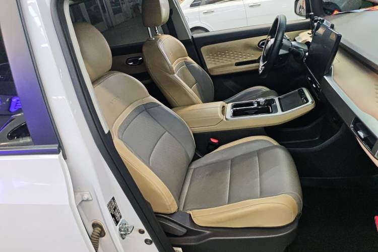 Used AION Y 2021 70 Intelligent Dynamic Edition Right Front Seat