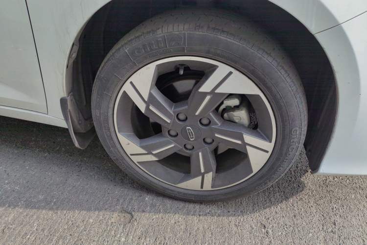Used Geely Auto Emgrand L HiP 2022 1.5TD-DHT Pro 100KM Super Clean Right Front Wheel Hub