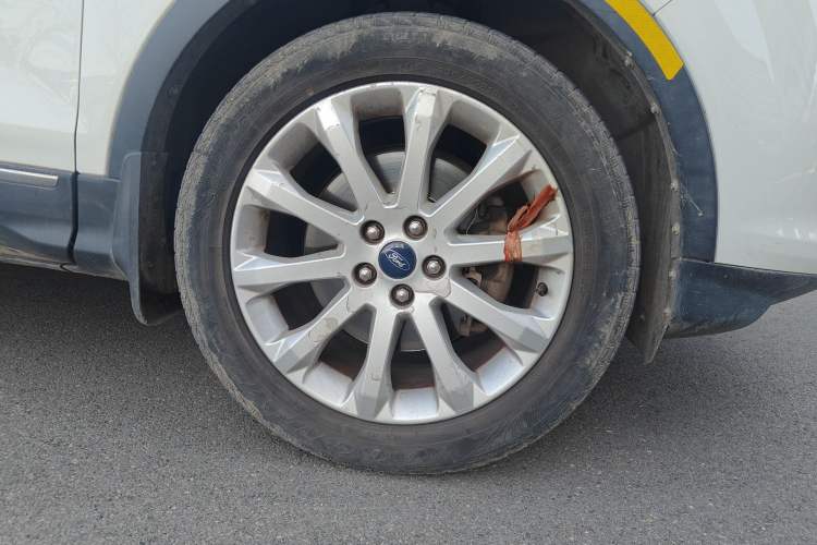 Used Ford Kuga 2013 1.6L GTDi 4x4 Elite Model Right Front Wheel Hub