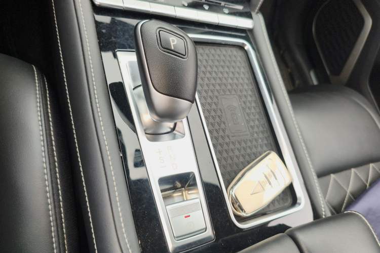 Used Venucia Star 2020 260T Automatic 48V Mild Hybrid Turbocharged Starry Edition
