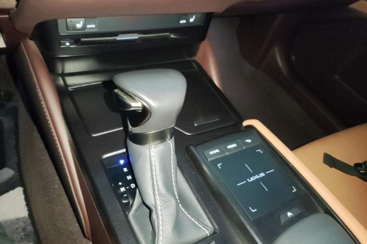 Used Lexus ES 2020 200 Excellence Edition Gear Lever