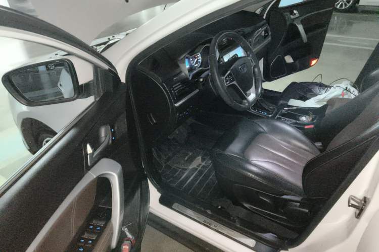 Used Geely Auto Emgrand 2017 Hatchback RS Million Edition 1.5L CVT Upward Version
