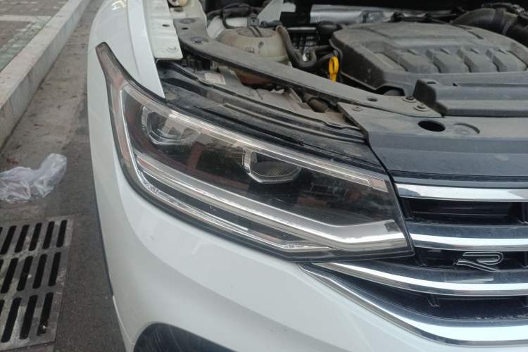 Used Volkswagen Tiguan L 2023 Restyled 330TSI Automatic Two-Wheel Drive R-Line Enhanced Comfort Version Right Front Headlight