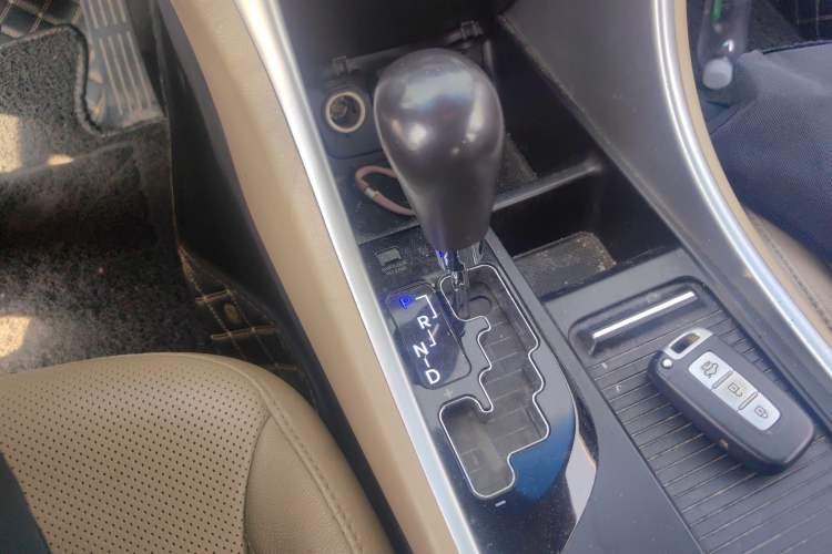 Used Hyundai Sonata 2011 2.0L Automatic Prestige Edition Gear Lever