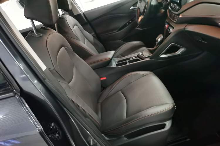 Used Chevrolet Orlando 2020 Light Hybrid Redline 530T Automatic Enjoyment Edition (5+2 Models)