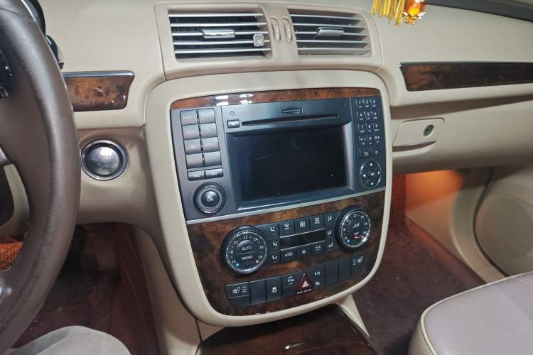 Used Mercedes-Benz R-Class 2010 R 350 L 4MATIC