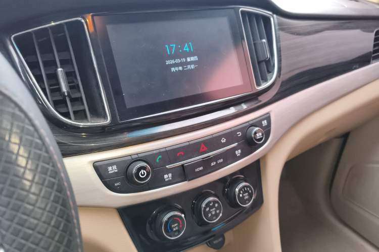 Used Baojun 730 2016 1.5L Manual Comfort Version 7 Seats China V Emission Standard Audio And AC Panel