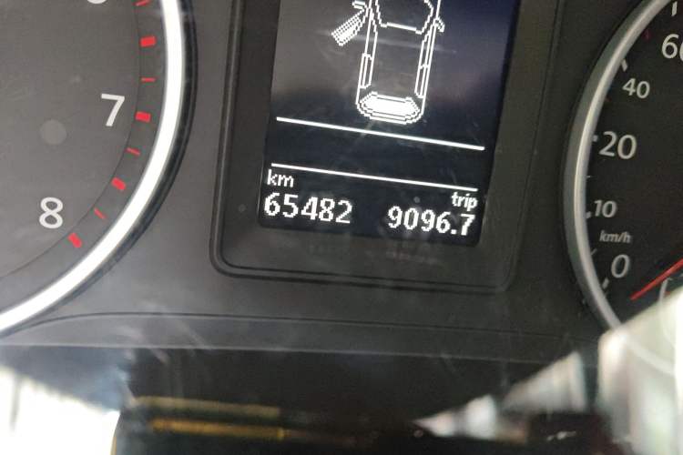 Used Volkswagen Tiguan 2016 280TSI Automatic Two-Wheel-Drive Silk Road Style Edition Odometer Close Up