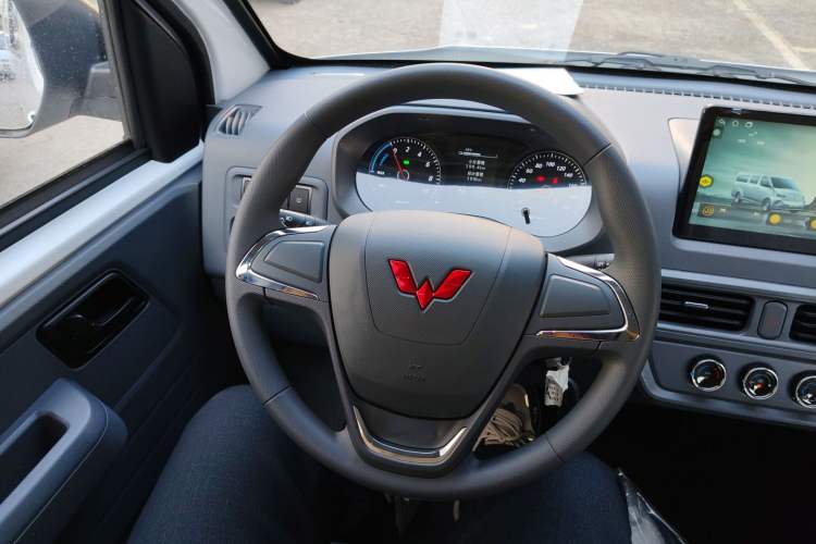 Used Wuling Yangguang 2025 Model 400km Bus Edition—Comfort Edition