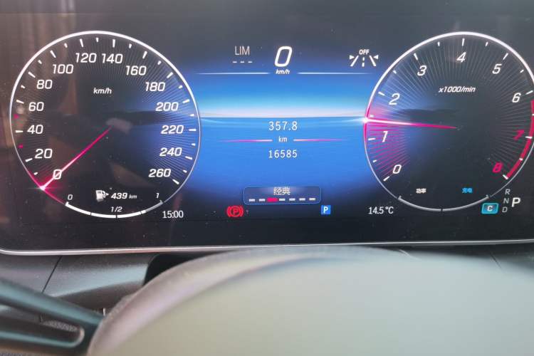 Used Mercedes-Benz GLC 2024 GLC 260 L 4MATIC Luxury Model 5 Seats Odometer Close Up