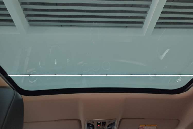 Used Wey VV5 2021 1.5T Two-Wheel Drive Color Pioneer