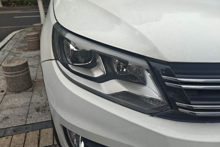 Used Volkswagen Tiguan 2016 280TSI Automatic Two-Wheel Drive Silk Road Comfort Edition Right Front Headlight