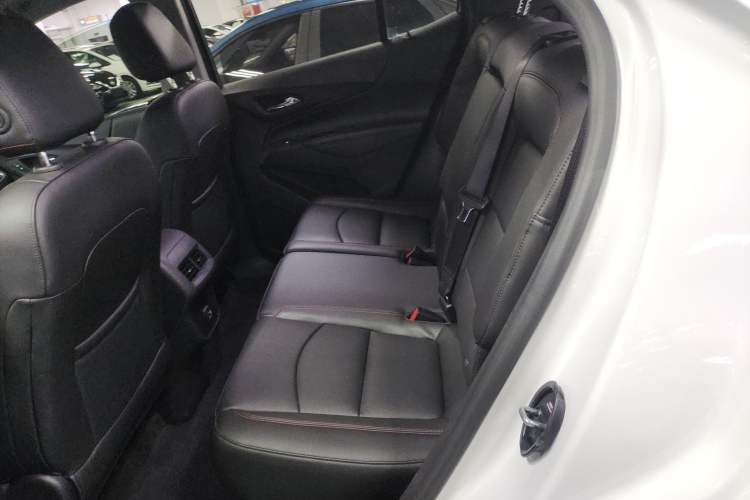 Used Chevrolet Equinox 2019 Redline 550T Automatic All-Wheel-Drive RS Model China VI Standard Left Rear Seat