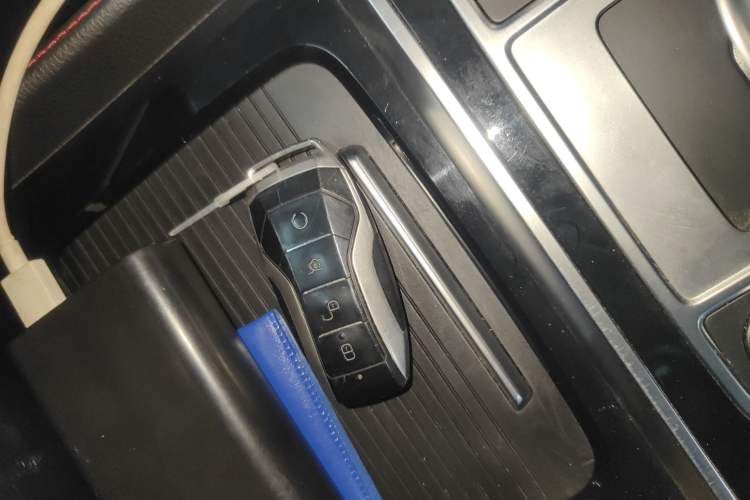 Used BYD Tang New Energy 2018 DM 2.0T All-Wheel Drive Smart Connect & Enjoyment Model 7 Seats China V Emission Standard Vehicle Key