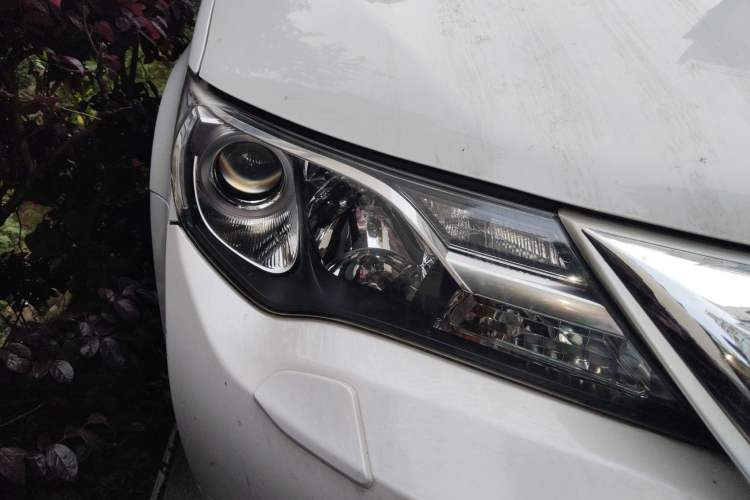 Used Toyota RAV4 2015 2.0L CVT Two-Wheel Drive Fashion Edition
