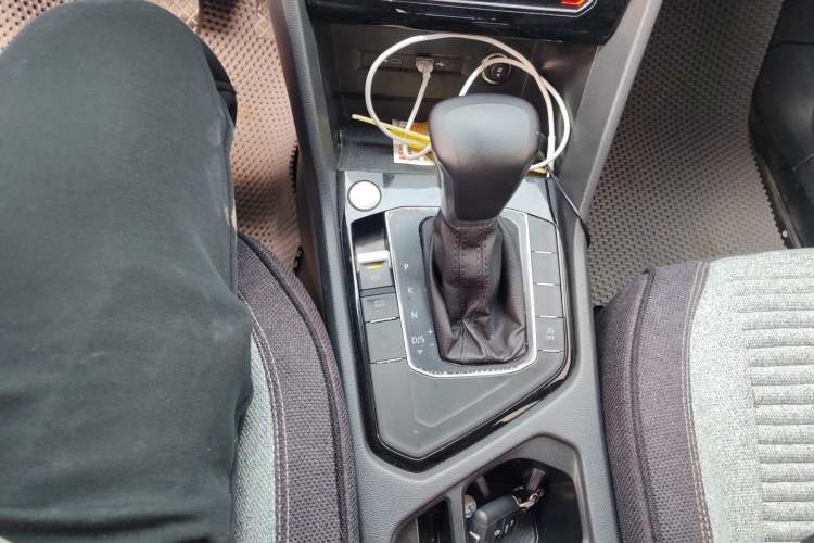 Used Volkswagen Tiguan L 2022 330TSI Automatic Two-Wheel Drive Smart Edition Gear Lever