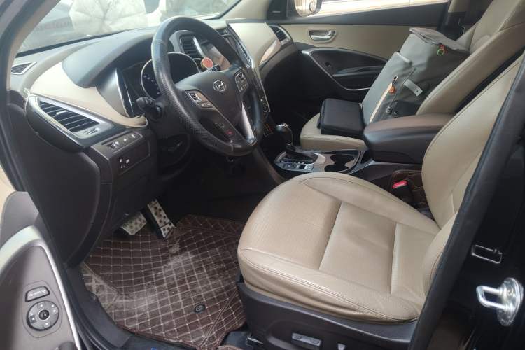 Used Hyundai Santa Fe 2013 2.4L Automatic Two-Wheel Drive Smart Version