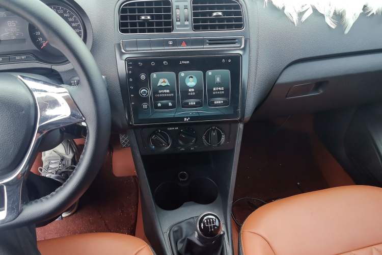 Used Volkswagen Polo 2016 1.4L Manual Fashion Model Audio And AC Panel