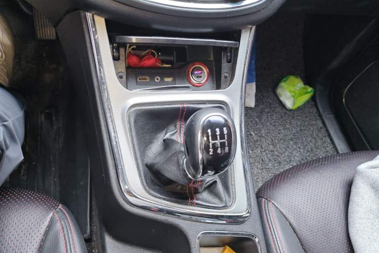 Used Baojun 560 2015 1.8L manual luxury version