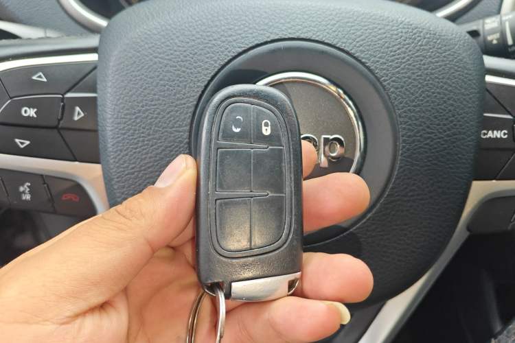 Used Jeep Cherokee 2016 2.4L Leading Edition
