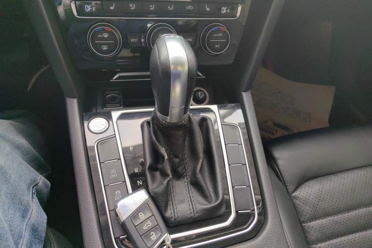 Used Volkswagen Magotan 2017 330TSI DSG Leading Model
