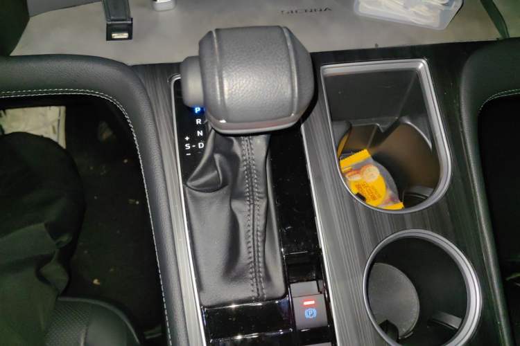 Used Toyota SIENNA 2021 2.5L Hybrid Premium Edition Gear Lever