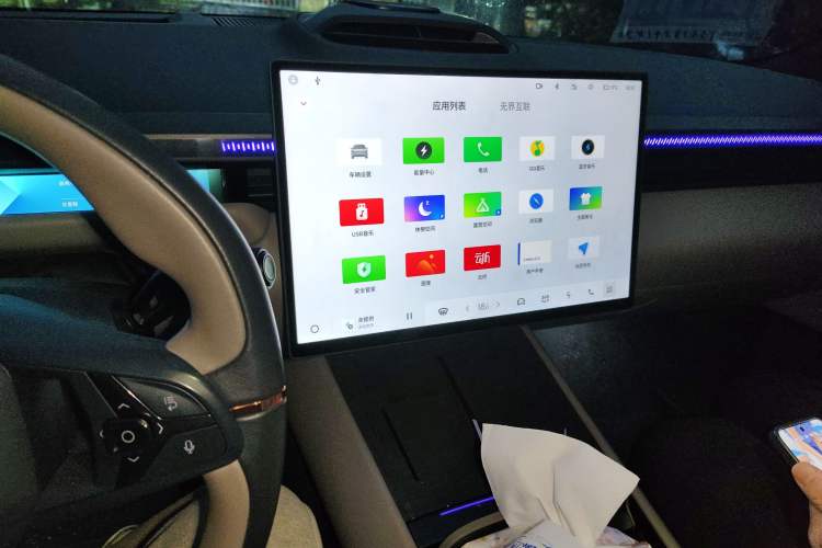 Used Lynk & Co Z10 2025 95 kWh 766 km Range Rear-Wheel Drive Max Audio And AC Panel