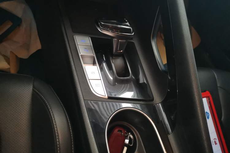 Used Hyundai Elantra 2022 1.5L CVT GLX Elite Edition Gear Lever