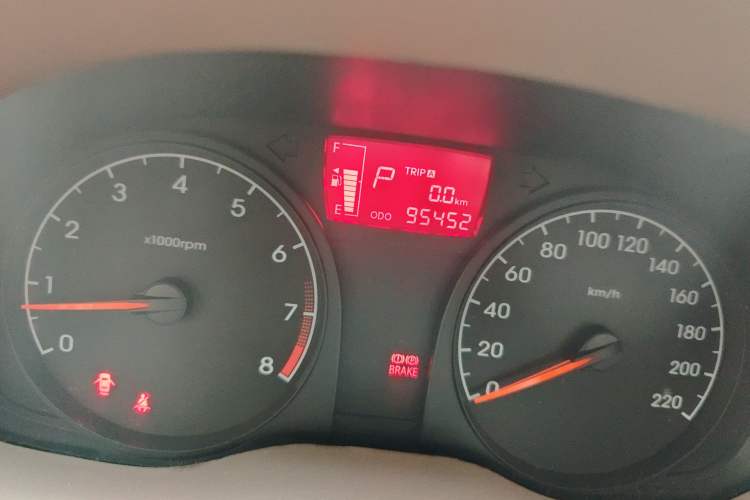 Used Hyundai Verna (older generation) 2010 Sedan 1.4L Automatic Comfort Model GS Odometer Close Up