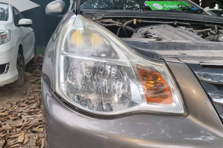 Used Nissan Sylphy 2012 Classic 1.6XE Manual Comfort Edition Right Front Headlight