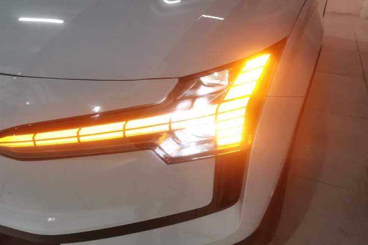 Used Volvo EX30 2025 Rear-Drive Long-Range Version Ultra