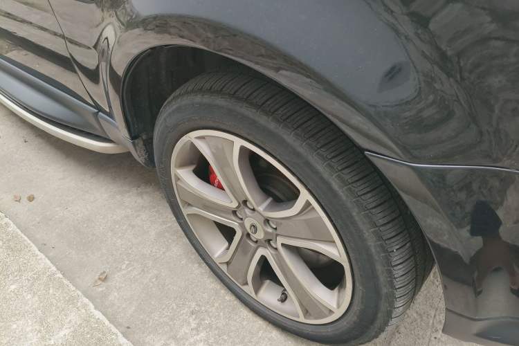 Used Land Rover Range Sport 2011 5.0 SC V8 HSE Right Front Wheel Hub