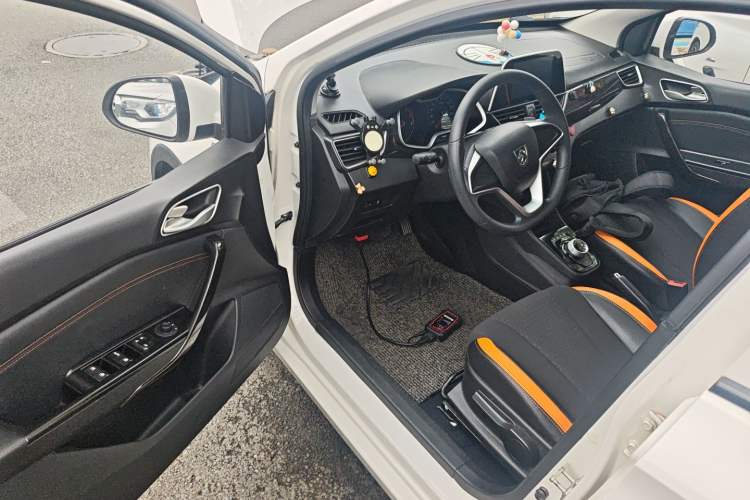 Used Baojun 310 2017 1.5L Automatic Fashion Model Driver Seat