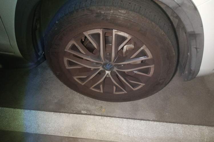 Used BYD Song New Energy 2017 Song DM 1.5TID All-Wheel Drive Prestige Model Right Front Wheel Hub