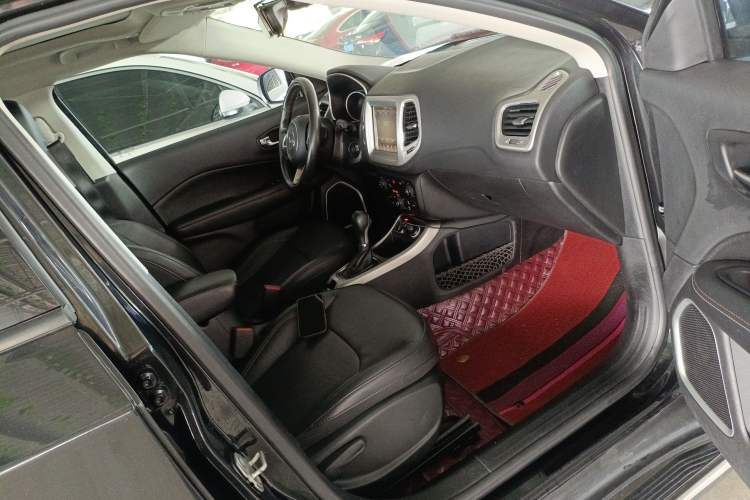 Used Jeep Compass 2017 200T Automatic Family Edition
