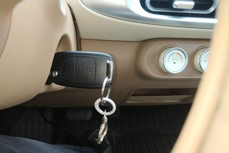 Used Wuling Hongguang MINIEV 2025 Four-Door Version Advanced Edition Vehicle Key